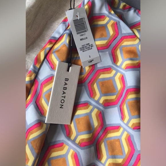 Stylish Babaton mock wrap skirt. Size 2, vibrant, lightweight & breezy. - Picture 4 of 9